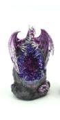 Statue Dragon violet sur pierre lumineuse