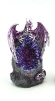 Statue Dragon violet sur pierre lumineuse
